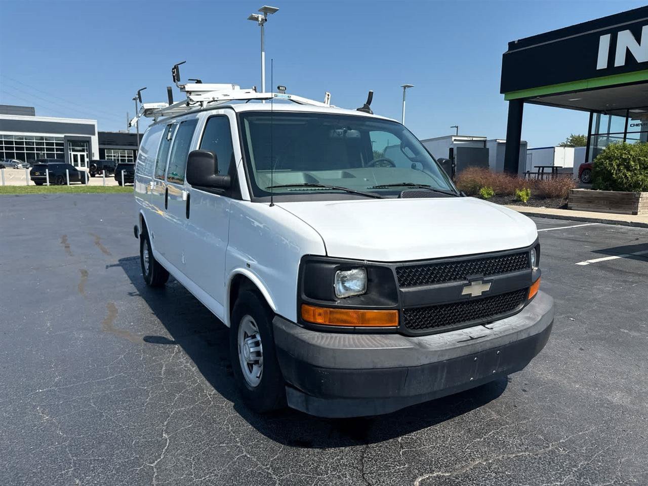 Used 2017 Chevrolet Express 2500 RWD image 2