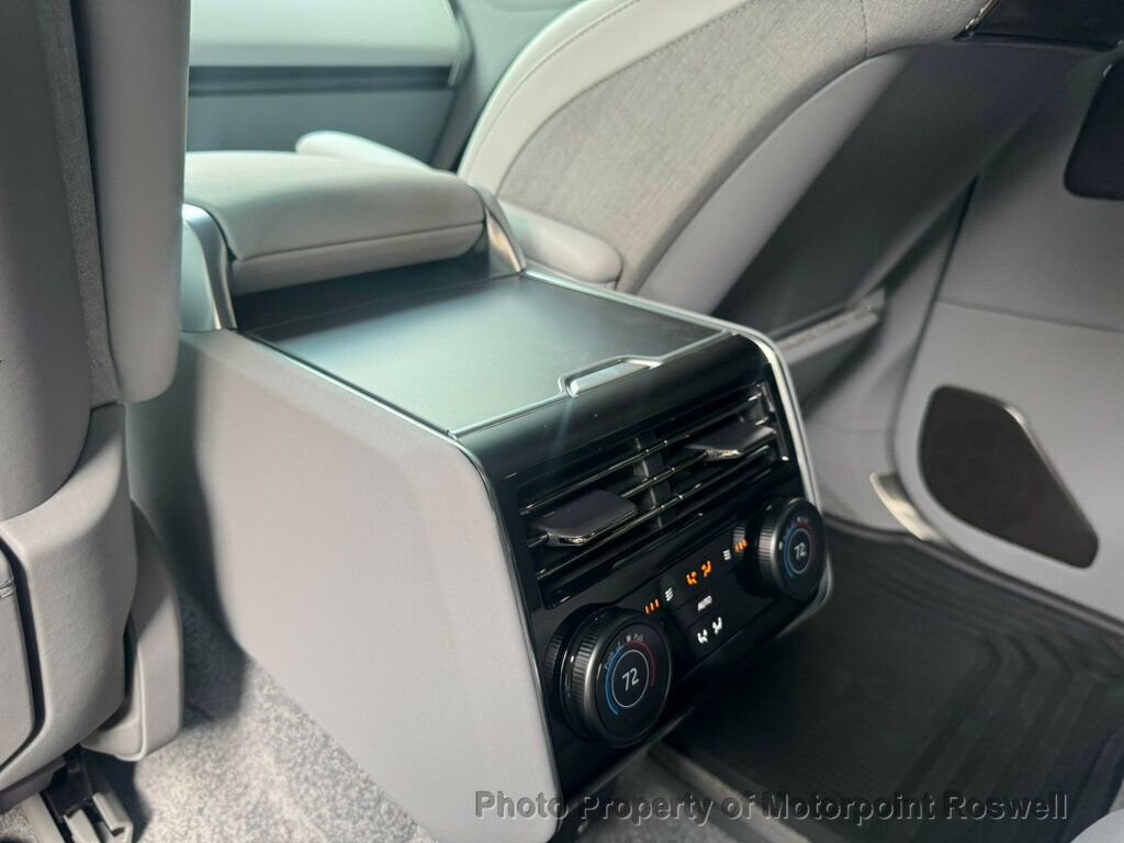 Used 2025 Land Rover Range Rover SV image 14
