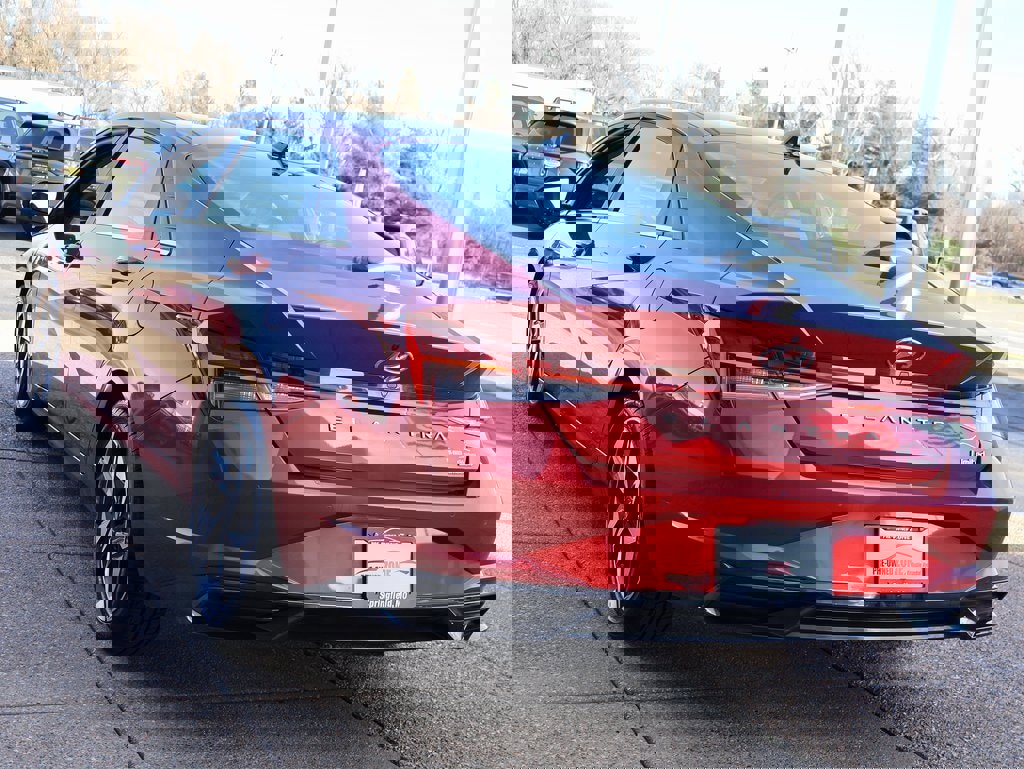 Certified 2022 Hyundai Elantra Limited image 4