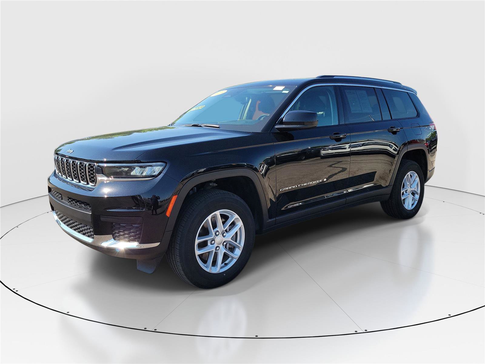 Used 2023 Jeep Grand Cherokee L Laredo w/ Luxury Tech Group I AWD/4WD image 2
