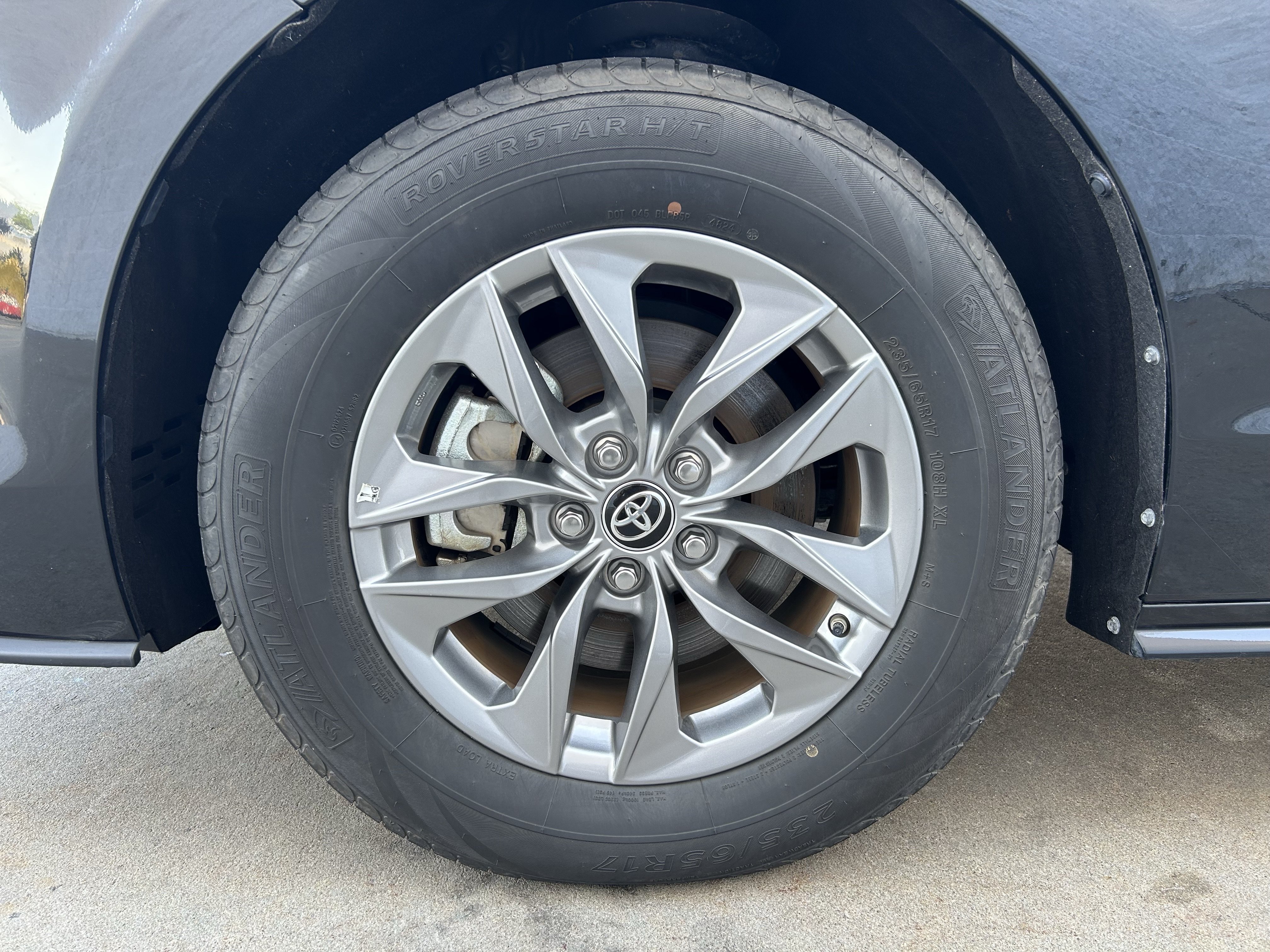Certified 2025 Toyota Sienna XLE FWD image 12
