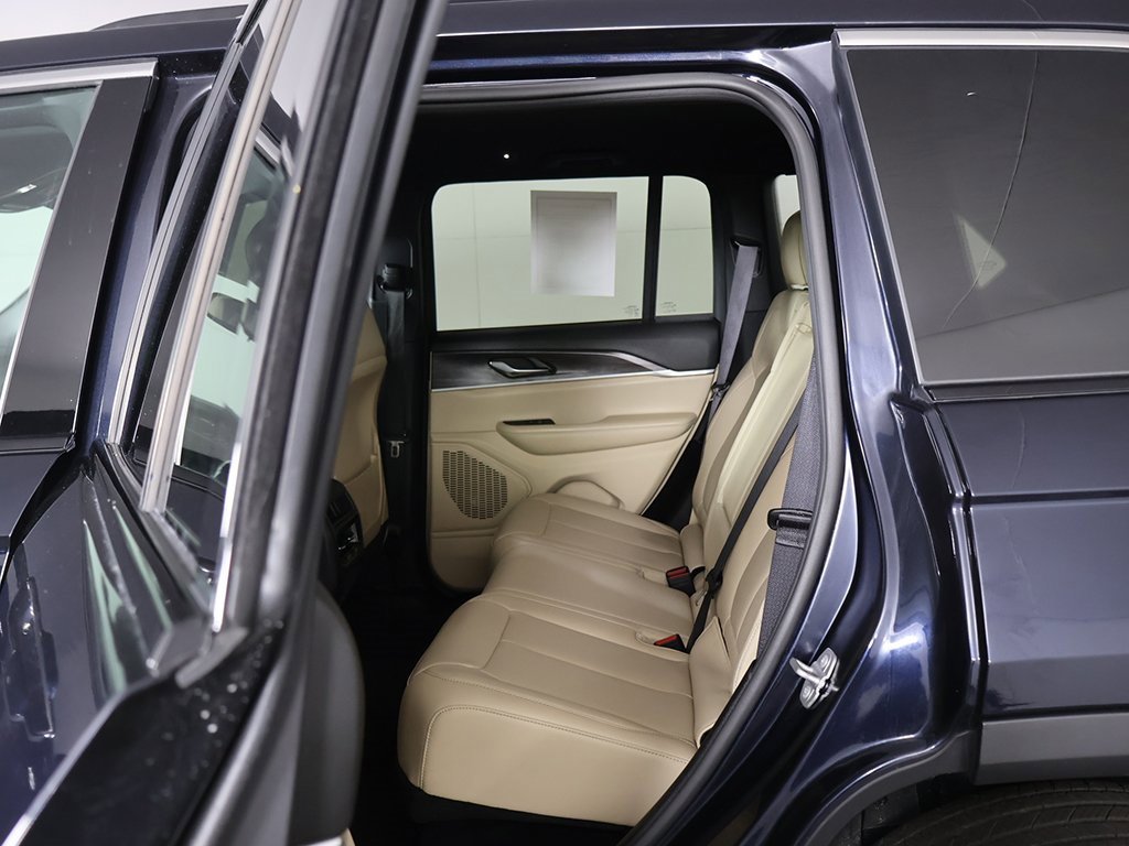 Used 2024 Jeep Grand Cherokee Limited image 31