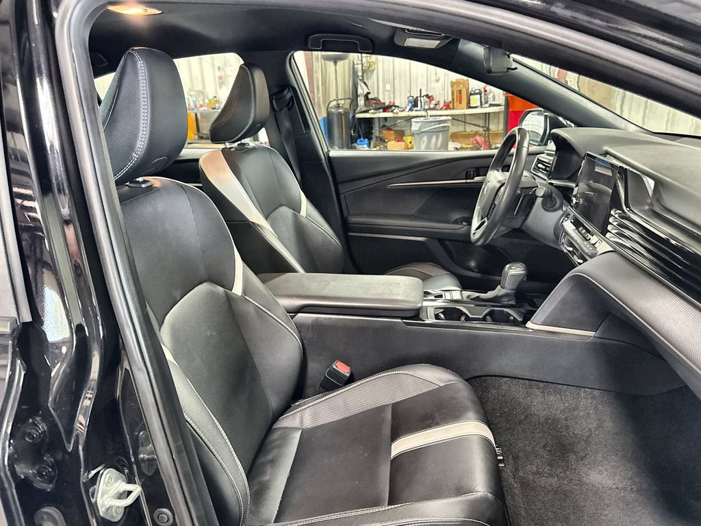 Used 2025 Toyota Camry SE FWD image 30
