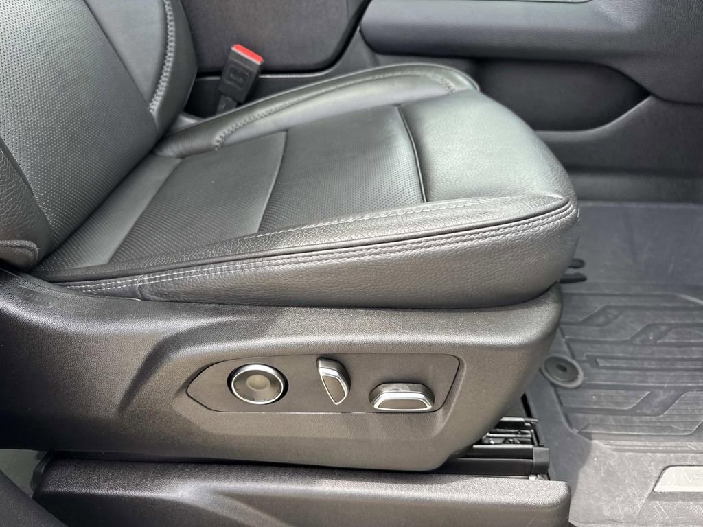 Used 2024 GMC Yukon XL Denali w/ Denali Reserve Package RWD image 15