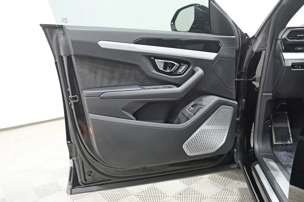 Used 2021 Lamborghini Urus image 40