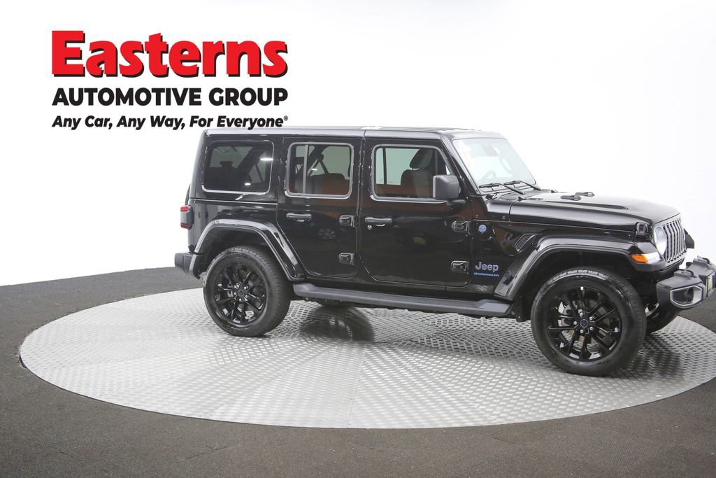 Used 2025 Jeep Wrangler Unlimited Sahara AWD/4WD image 43