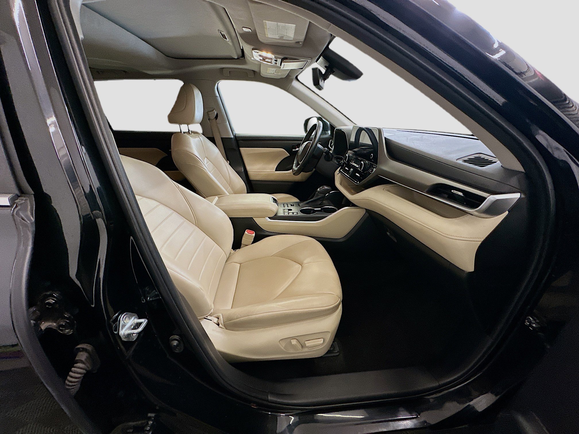 Used 2023 Toyota Highlander XLE image 34