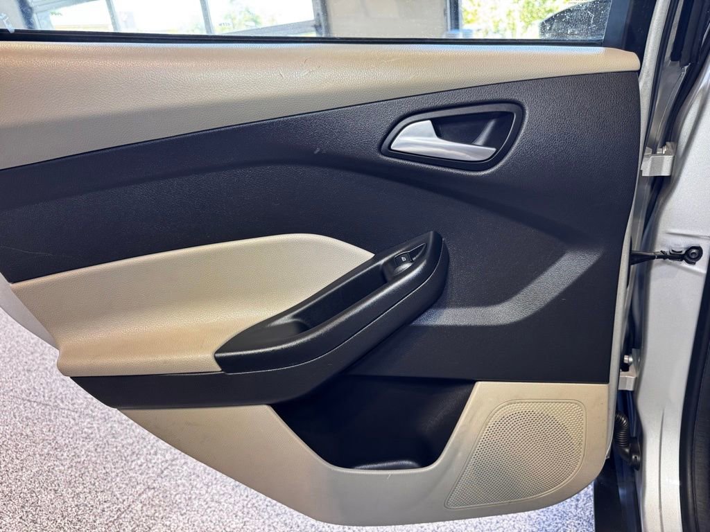 Used 2018 Ford Focus SE FWD image 38