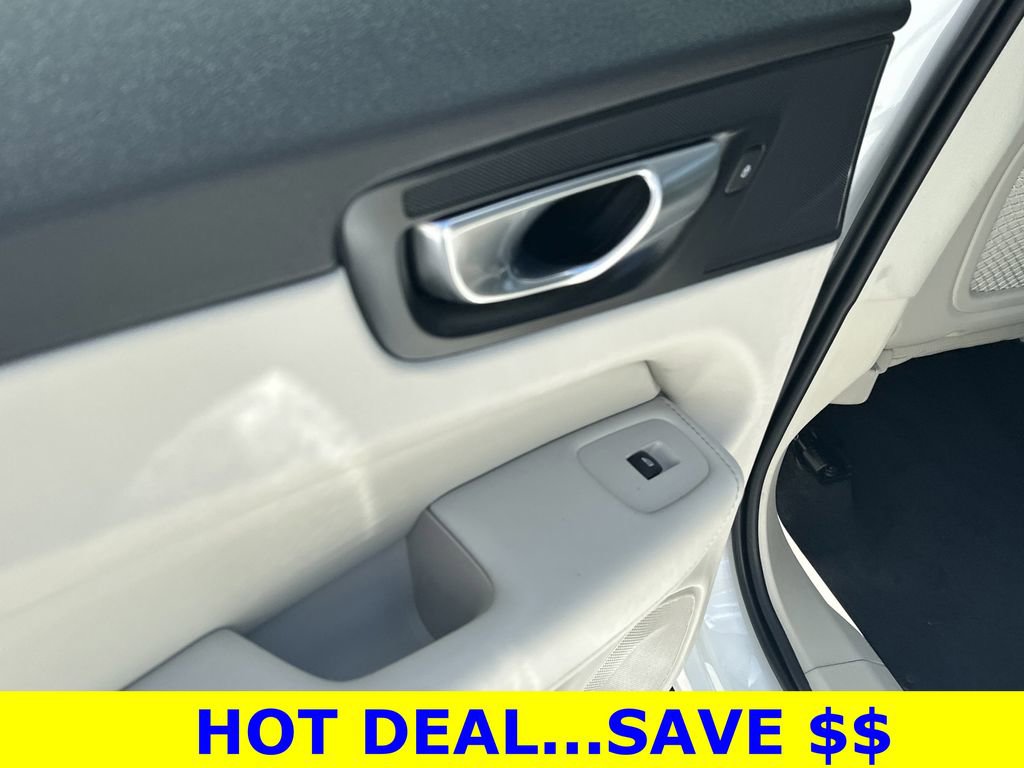 Used 2024 Volvo XC60 B5 Core AWD/4WD image 13