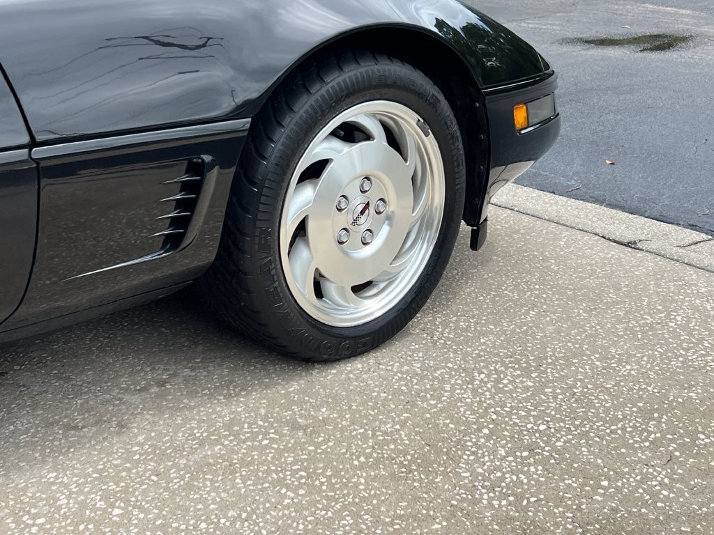 Used 1995 Chevrolet Corvette Coupe RWD image 19