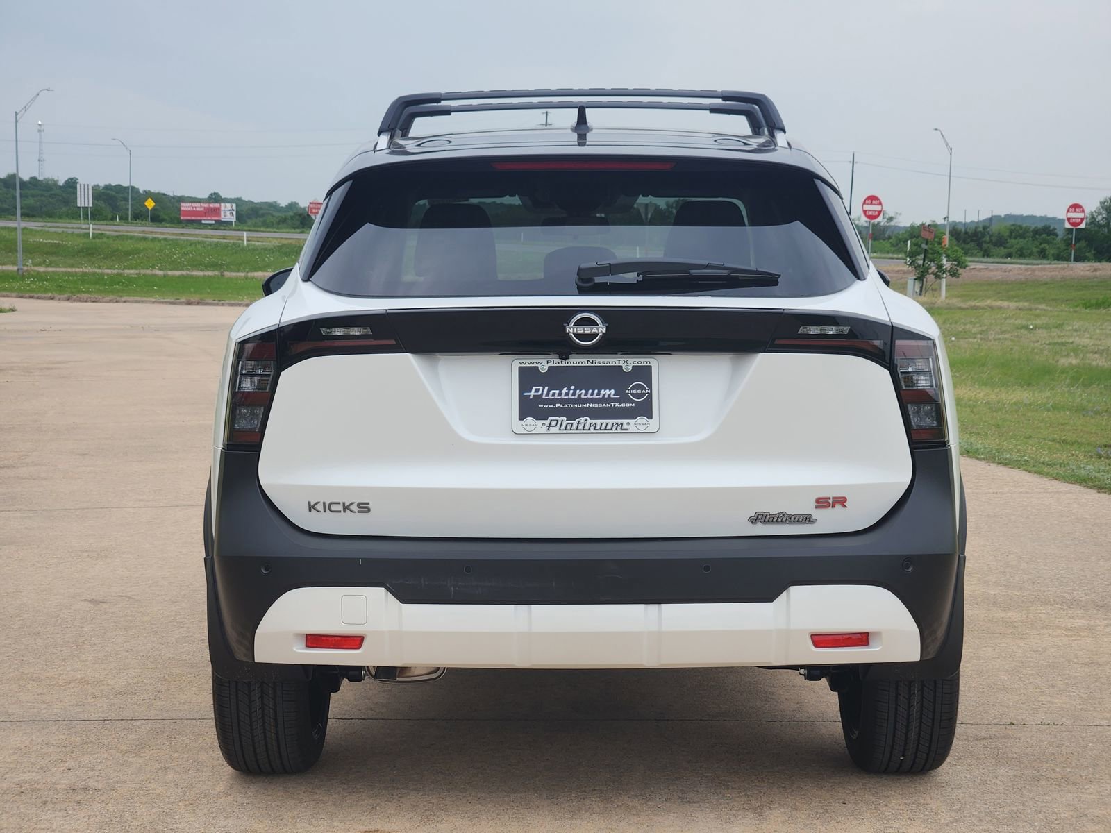 New 2026 Nissan Kicks SR image 8
