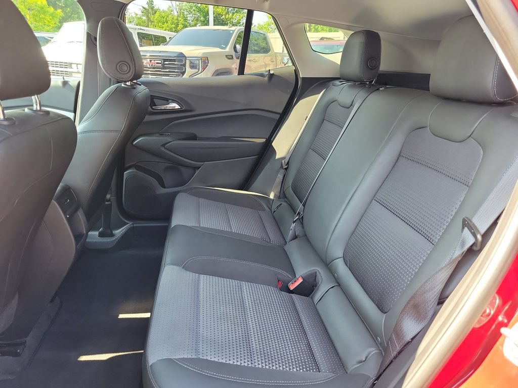 Used 2025 Chevrolet Trax LT FWD image 15