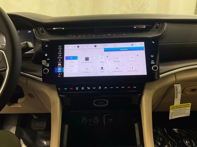 New 2026 Jeep Grand Cherokee Limited w/ Limited Altitude Package AWD/4WD image 17