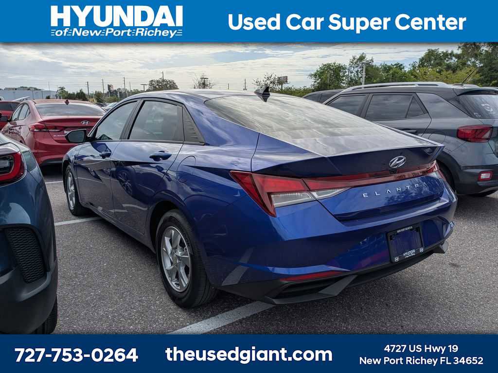 Used 2023 Hyundai Elantra SE w/ Cargo Package image 2