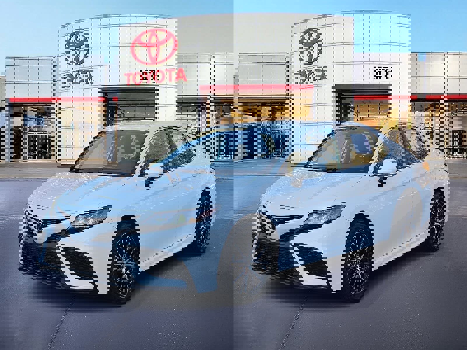 Used 2024 Toyota Camry SE