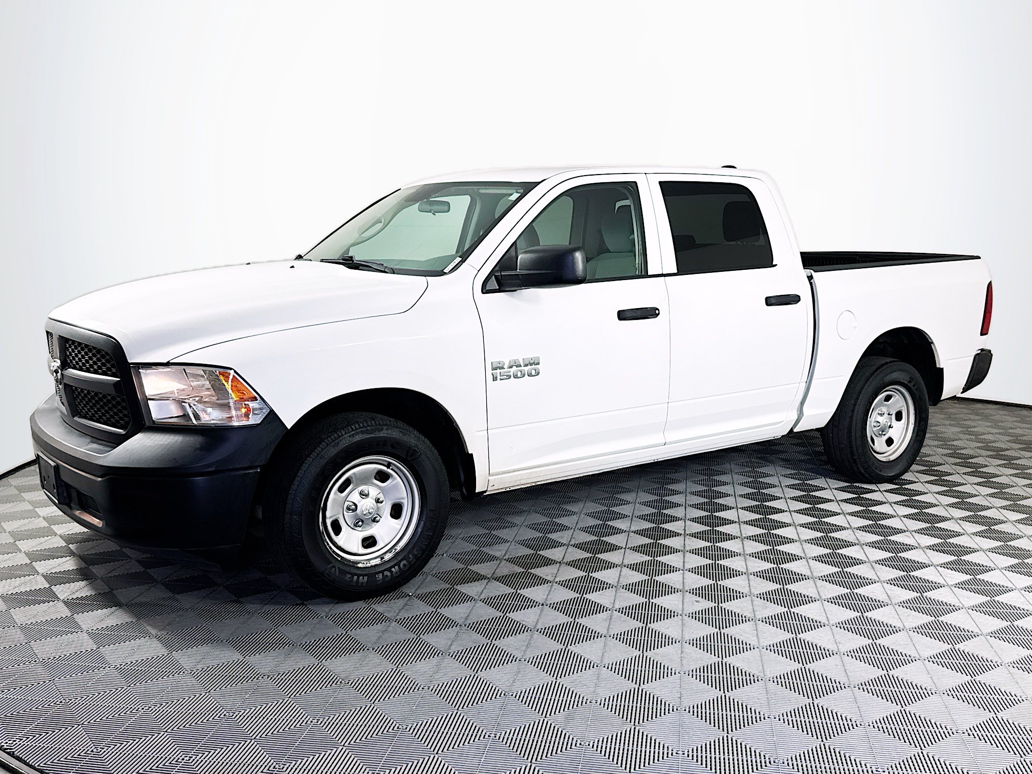 Used 2018 RAM 1500 Tradesman w/ Popular Equipment Group RWD image 4