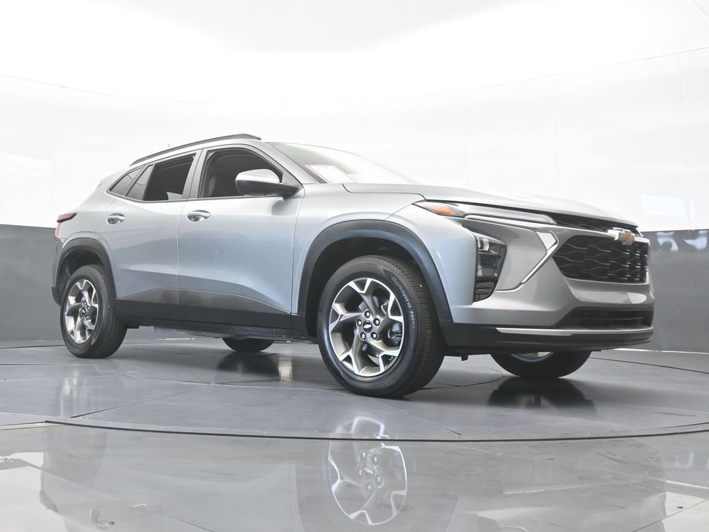Used 2025 Chevrolet Trax LT w/ Driver Confidence Package FWD image 57