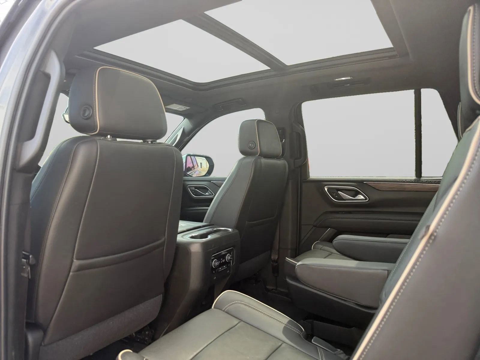 Used 2021 Chevrolet Tahoe Premier w/ Premium Package AWD/4WD image 27