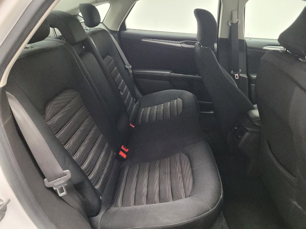 Used 2016 Ford Fusion SE FWD image 19