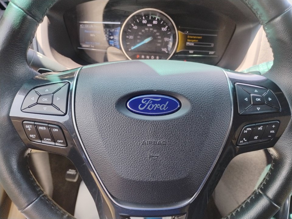 Used 2017 Ford Explorer Limited w/ Equipment Group 301A FWD image 13