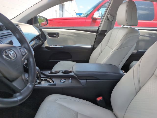 Used 2015 Toyota Avalon Limited w/ Technology Package FWD image 2