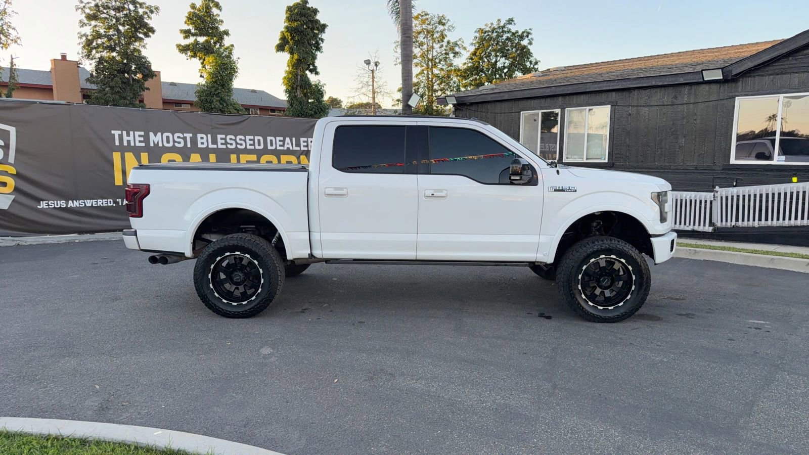 Used 2015 Ford F150 Lariat w/ Equipment Group 502A Luxury AWD/4WD image 9