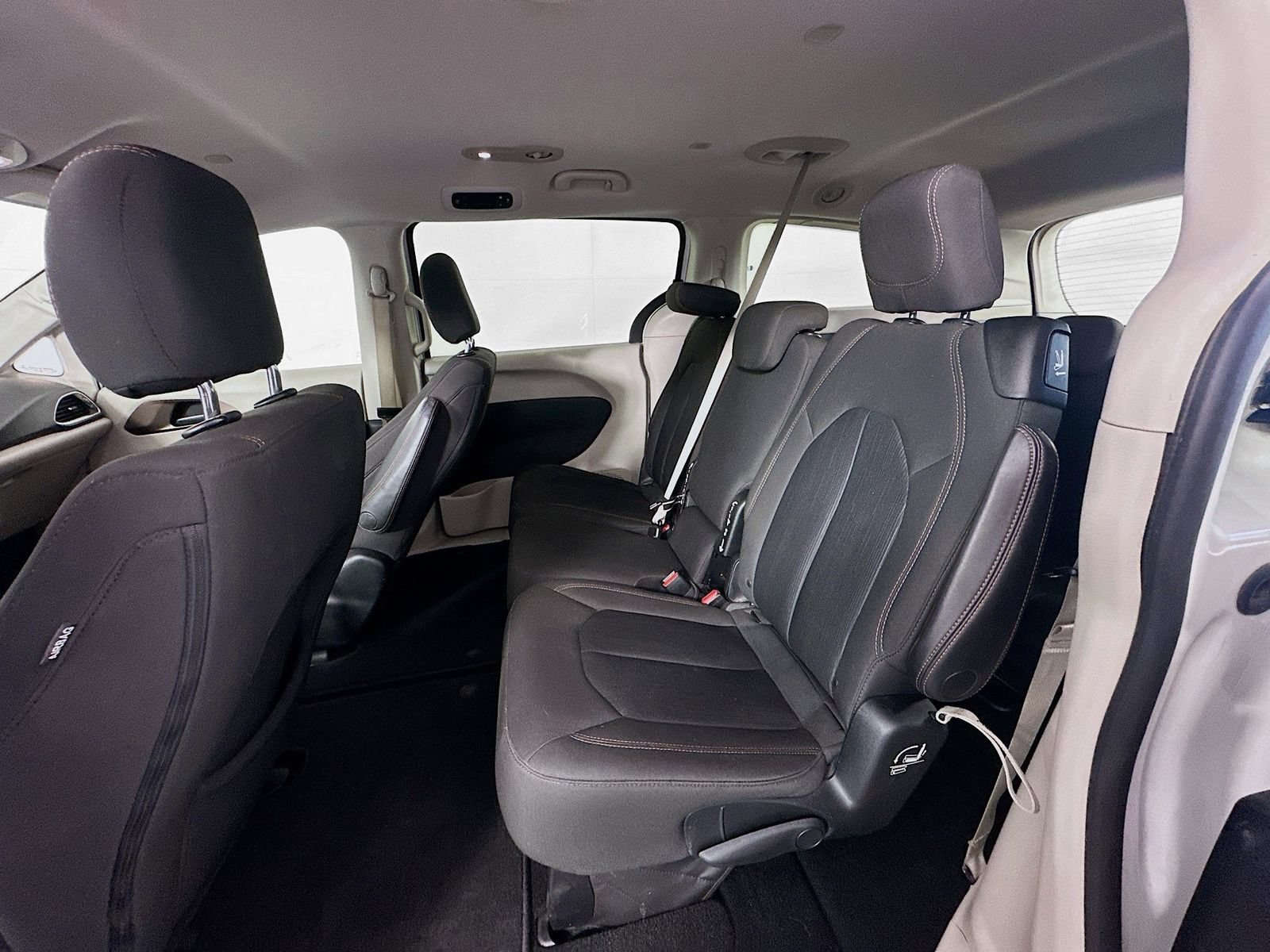 Used 2018 Chrysler Pacifica LX FWD image 26