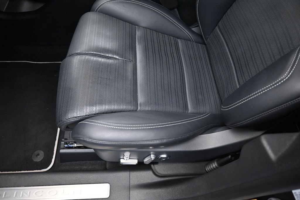 Used 2025 Lincoln Nautilus Reserve AWD/4WD image 10