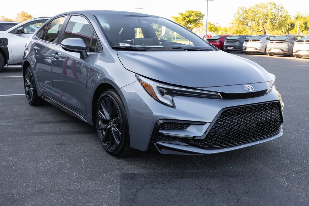 Used 2026 Toyota Corolla SE w/ SE Package FWD image 3
