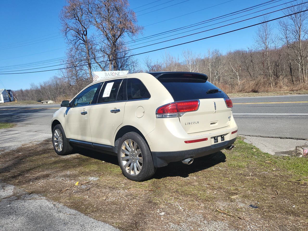 Used 2015 Lincoln MKX AWD w/ Equipment Group 102A image 6