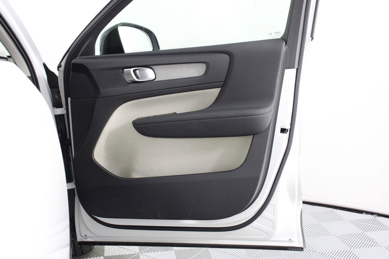 Used 2026 Volvo XC40 B5 Plus w/ Protection Package Premier AWD/4WD image 21