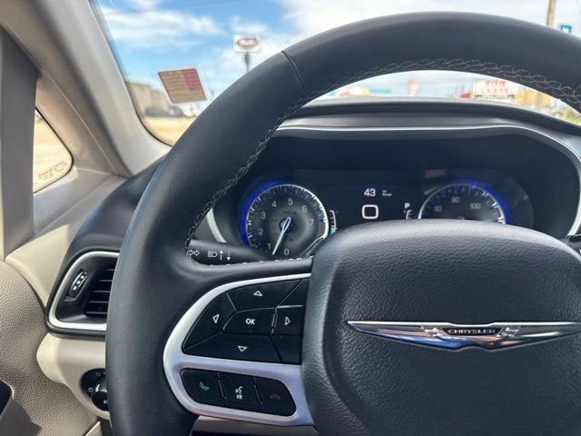 Used 2024 Chrysler Pacifica Touring-L FWD image 11
