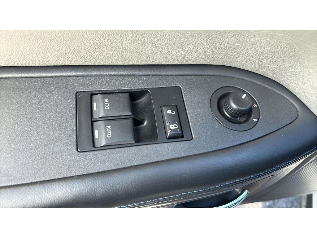 Used 2011 Dodge Challenger SRT8 image 18