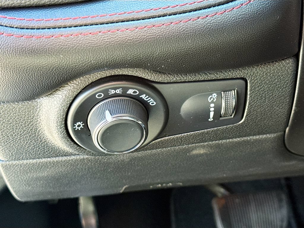 Used 2024 Dodge Durango GT RWD image 12