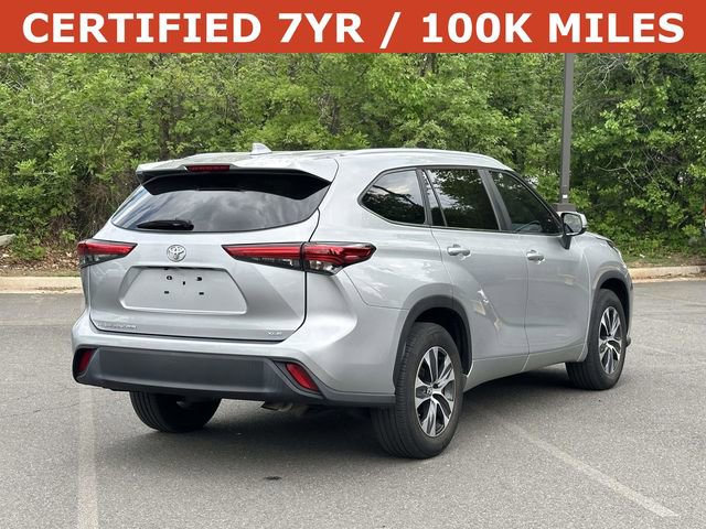 Used 2023 Toyota Highlander XLE FWD image 2