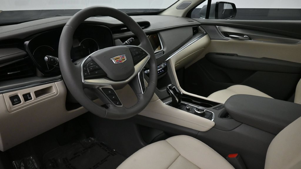 Certified 2024 Cadillac XT5 Premium Luxury FWD image 7