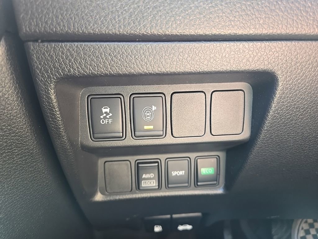 Used 2017 Nissan Rogue SV AWD/4WD image 20