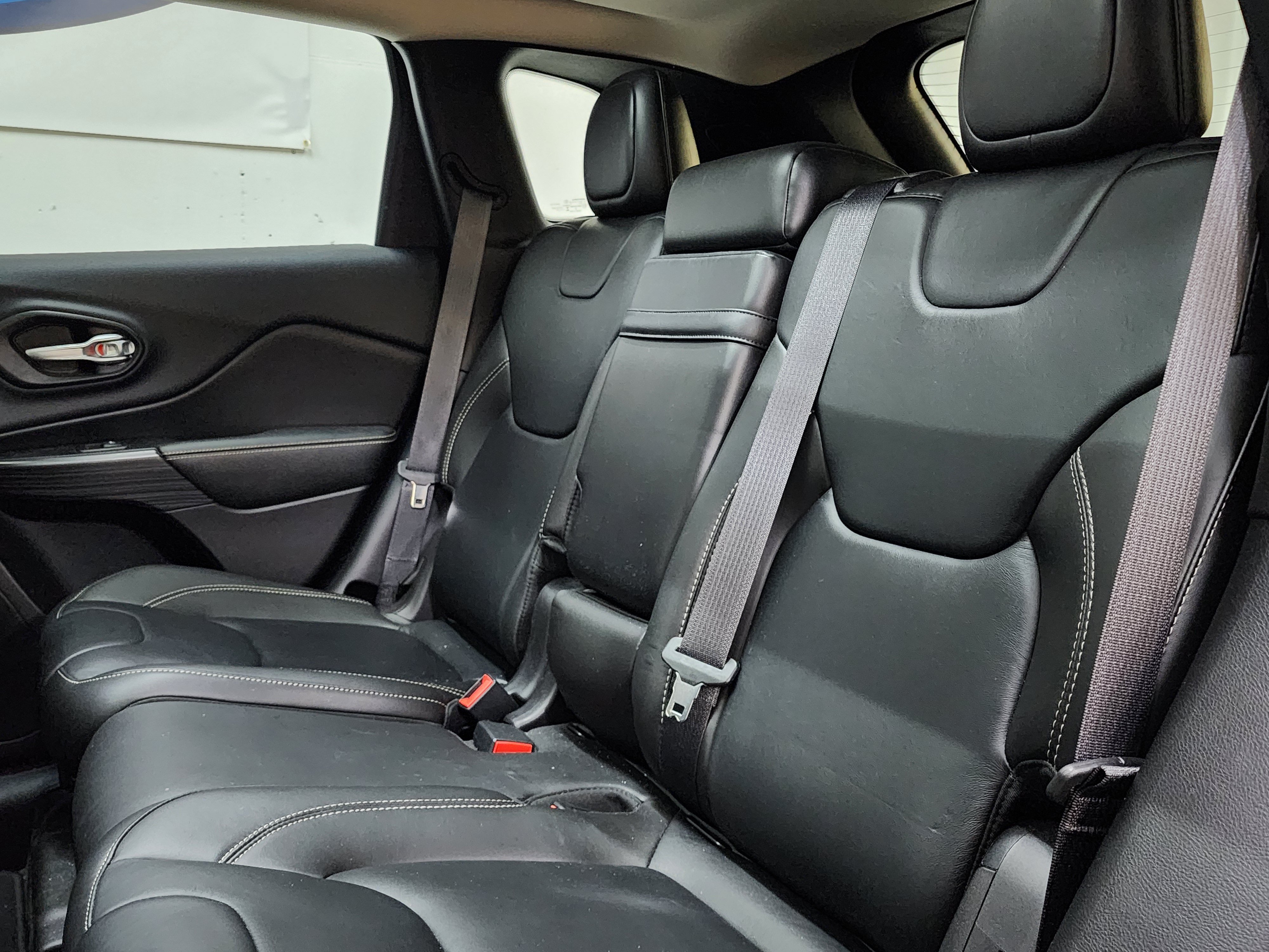 Used 2015 Jeep Cherokee Limited AWD/4WD image 18