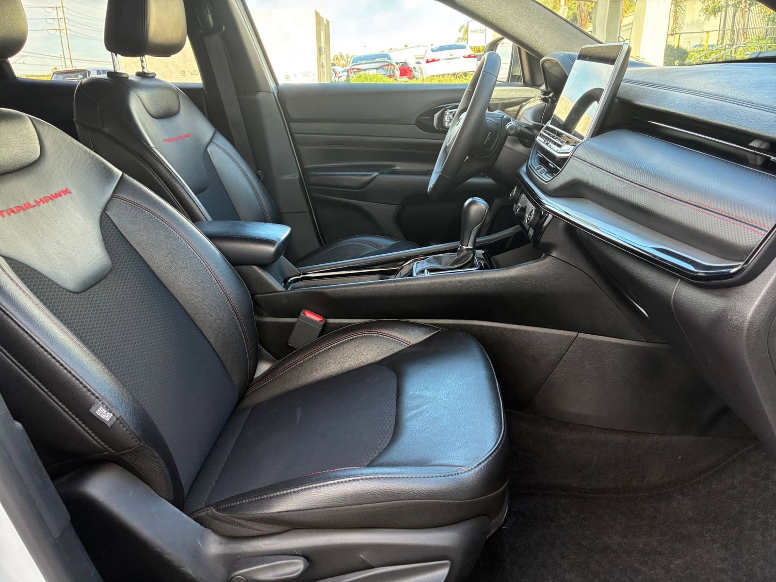 Used 2025 Jeep Compass Trailhawk image 35