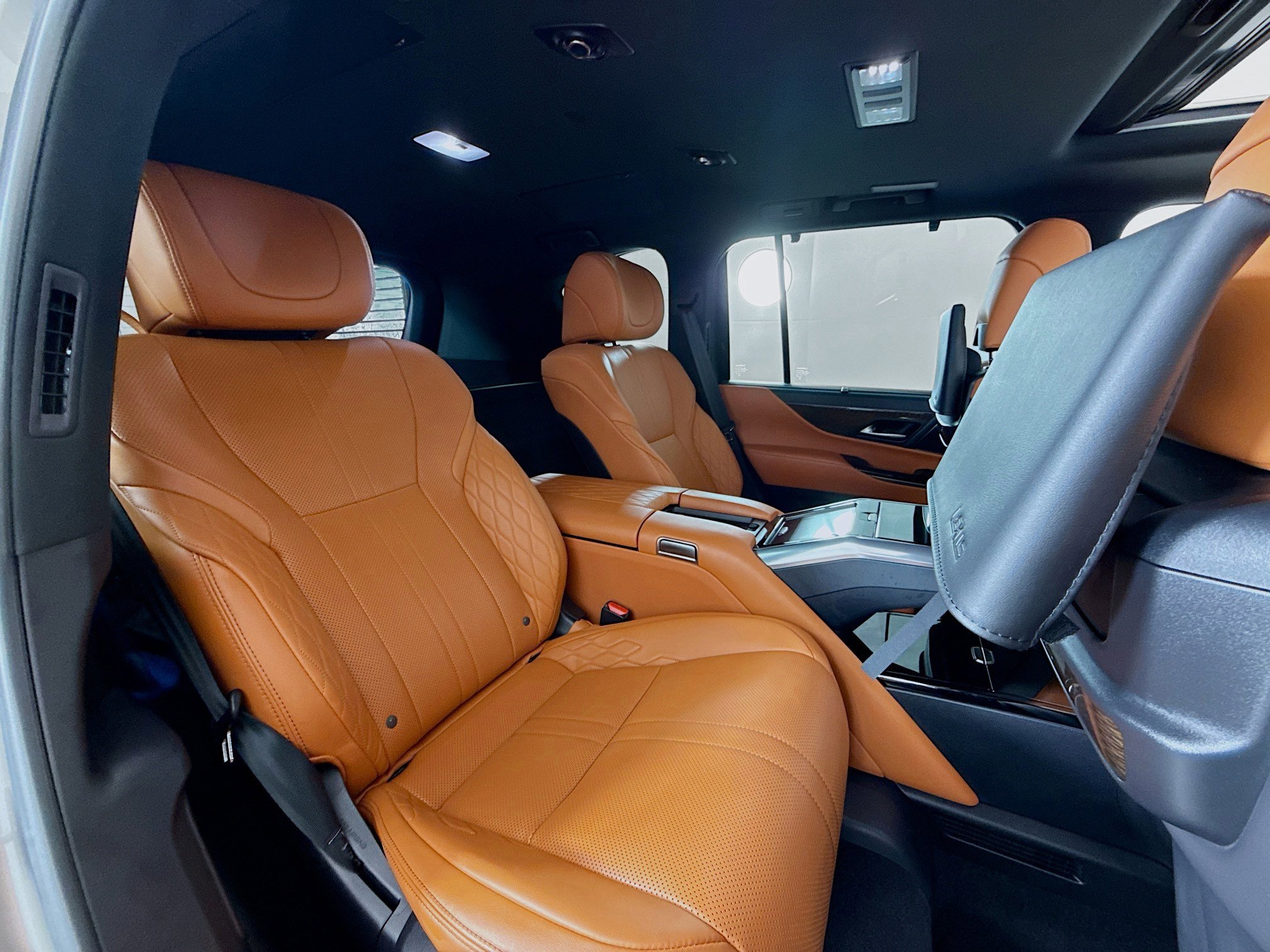 Used 2023 Lexus LX 600 4WD w/ Accessory Package (Z1) image 28