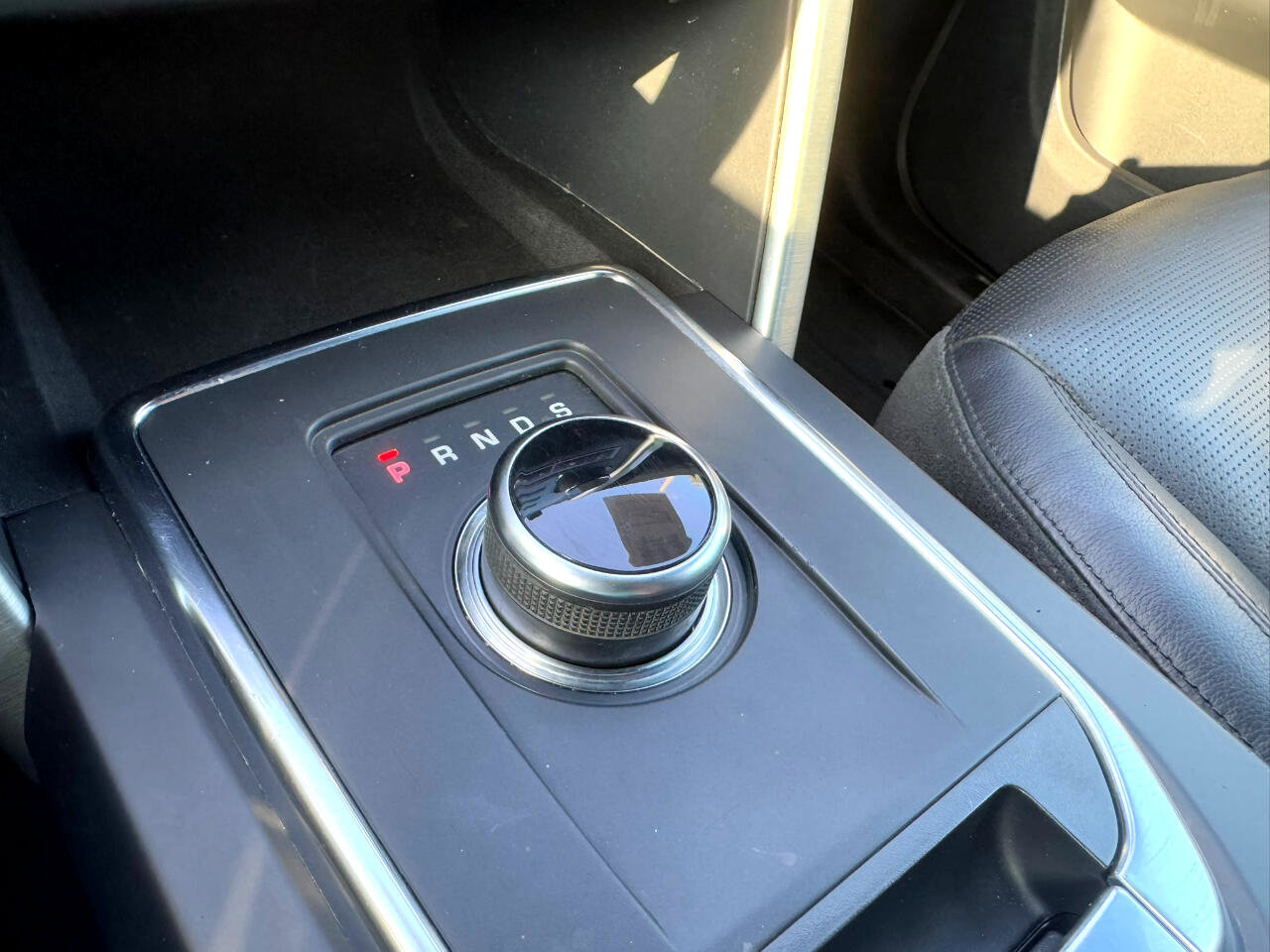 Used 2018 Land Rover Discovery Sport HSE image 21