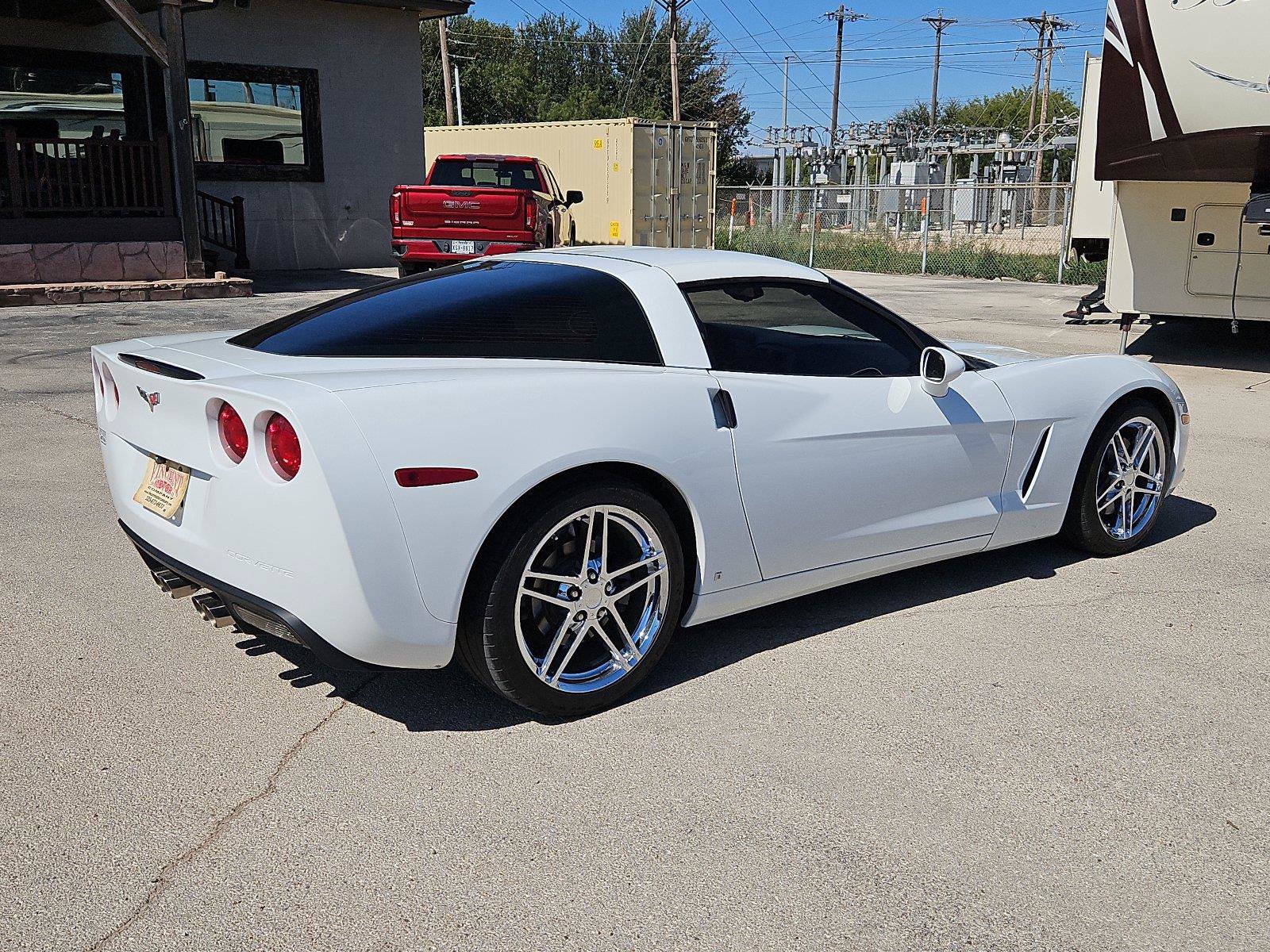 Used 2006 Chevrolet Corvette Coupe w/ Preferred Equipment Group RWD image 8