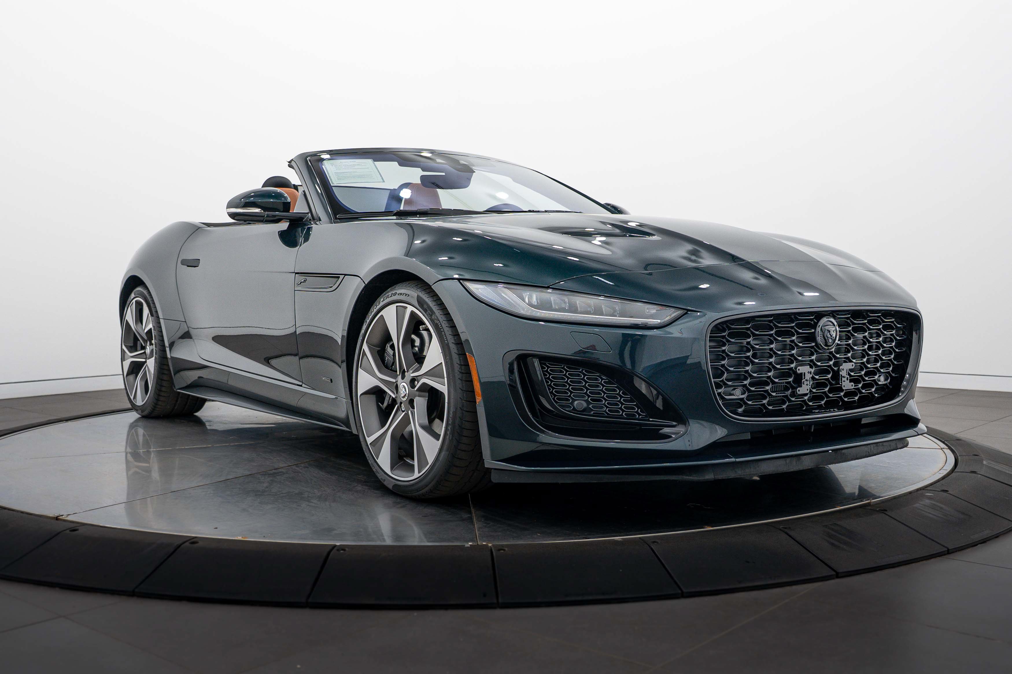 Used 2024 Jaguar F-TYPE Convertible AWD image 9