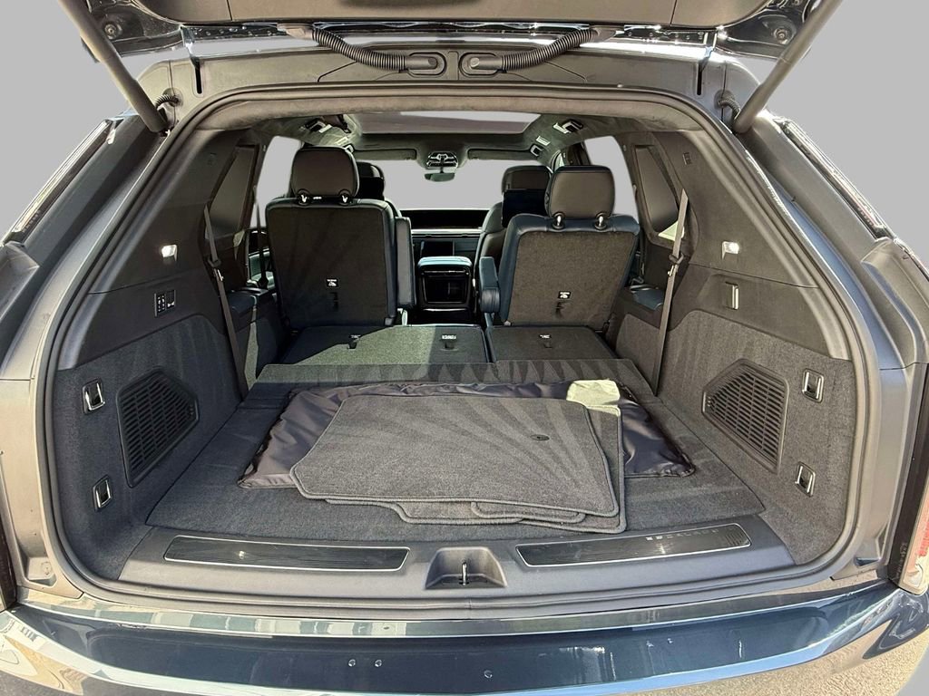 Used 2025 Cadillac Escalade IQ Luxury 2 w/ LPO, Radiant Package AWD/4WD image 17