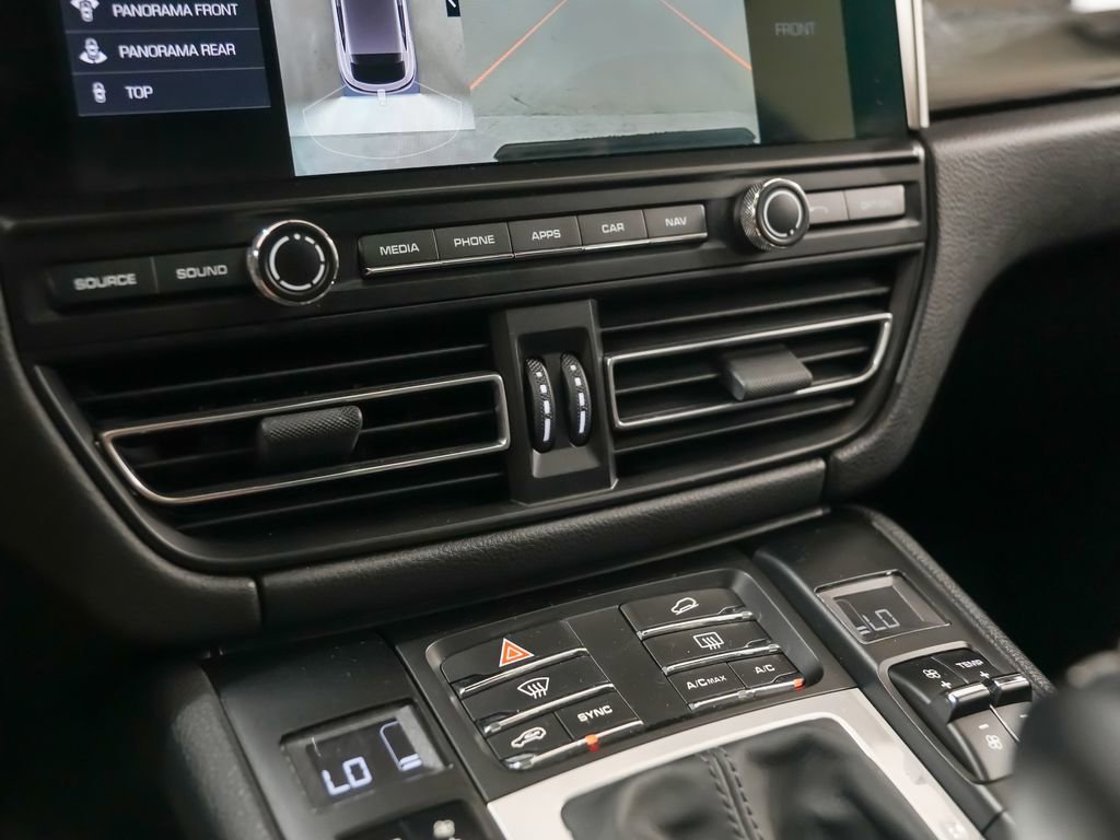 Certified 2021 Porsche Macan S AWD/4WD image 32