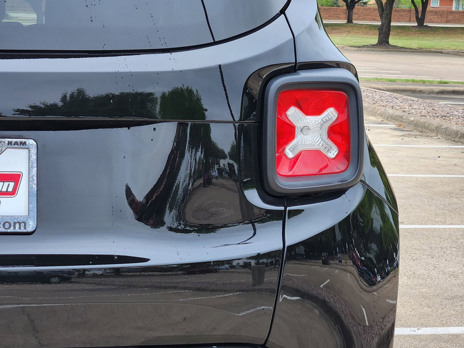 Used 2023 Jeep Renegade Latitude w/ Sun/Sound Group AWD/4WD image 16