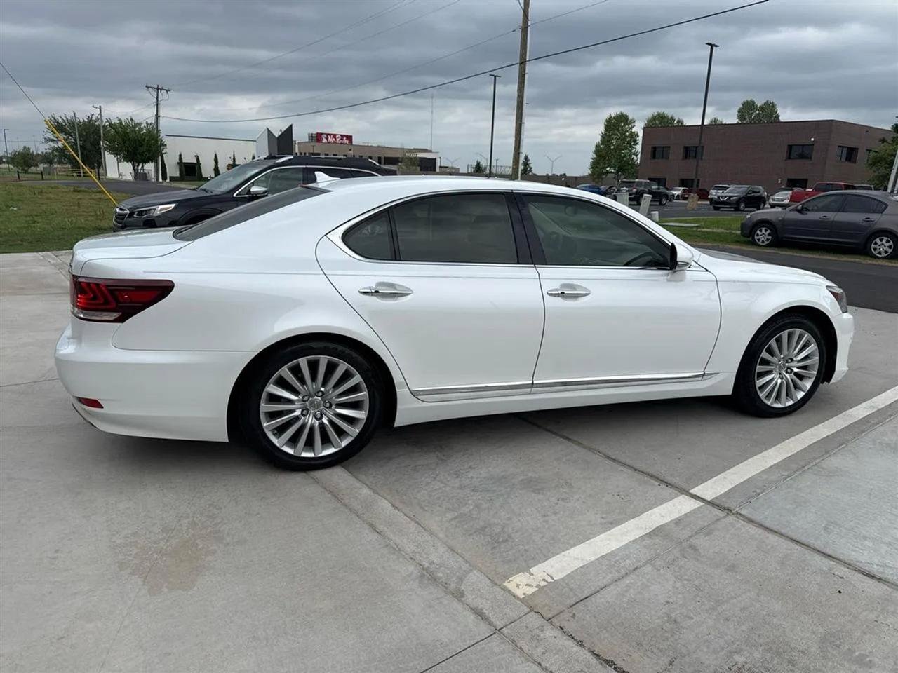 Used 2013 Lexus LS 460 w/ Comfort Pkg RWD image 10