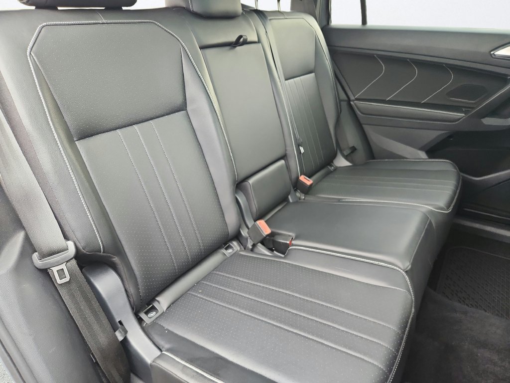 Used 2024 Volkswagen Tiguan SE R-Line AWD/4WD image 28