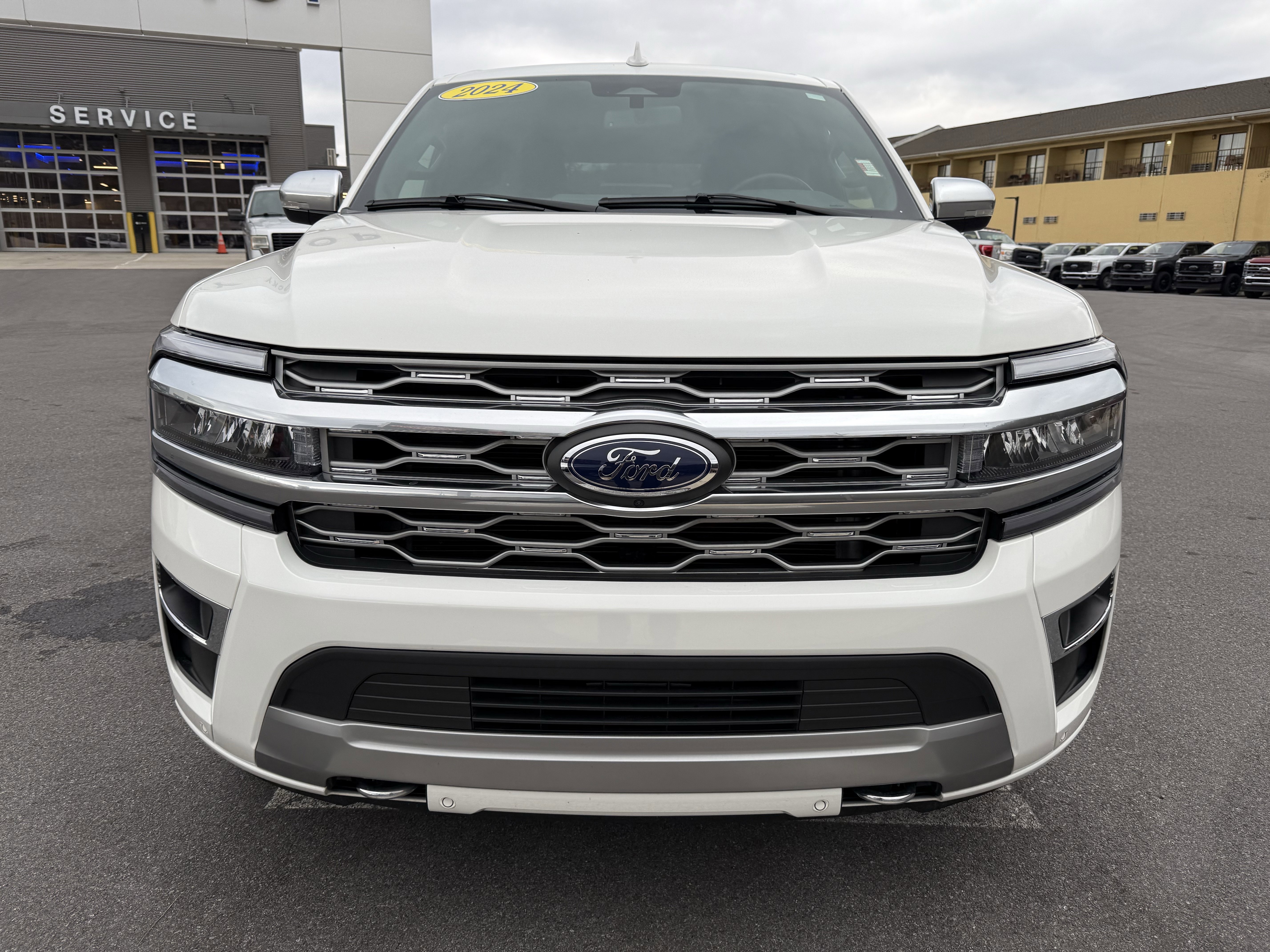 Used 2024 Ford Expedition Max Platinum image 2