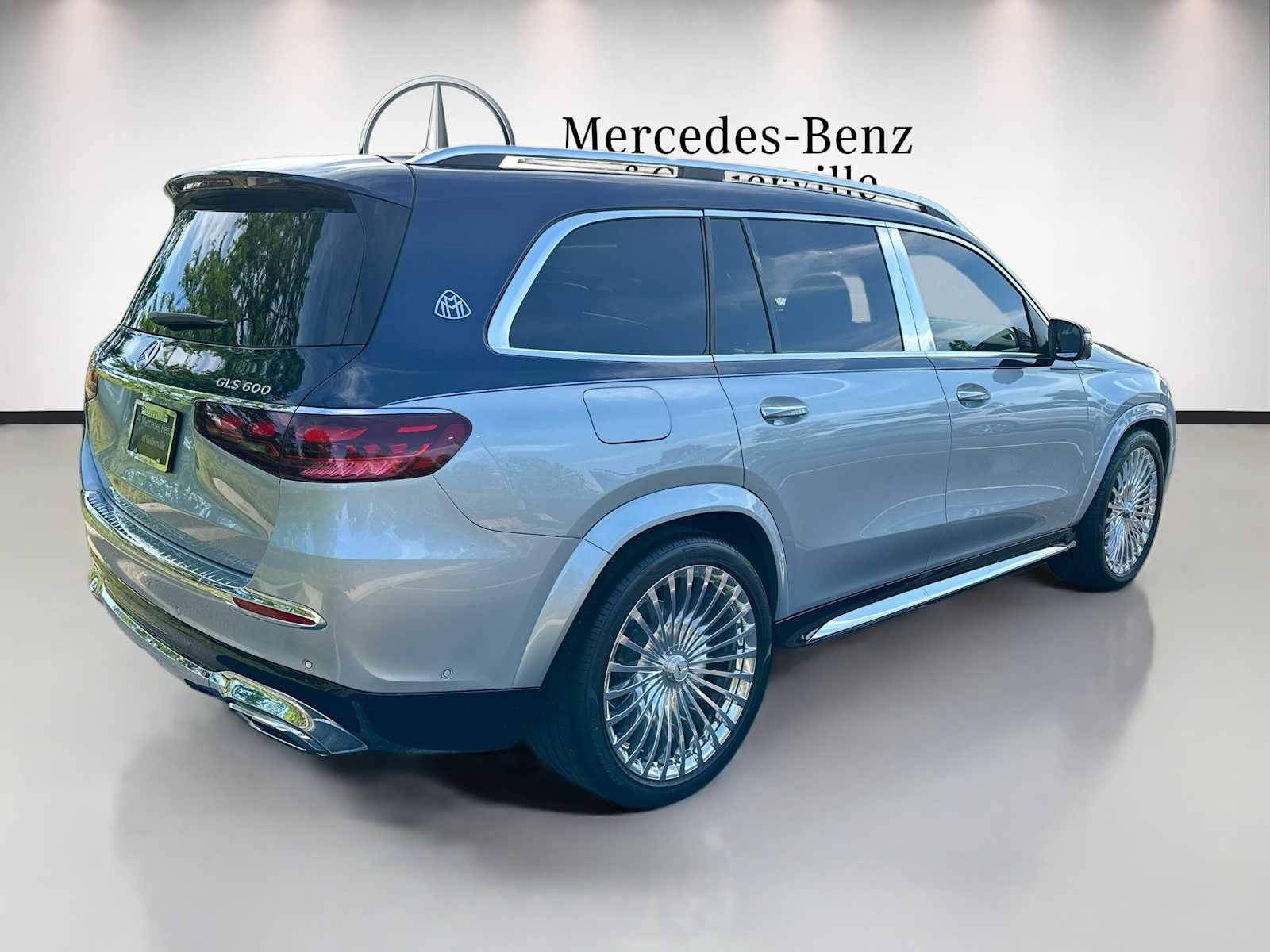 Used 2024 Mercedes-Benz Maybach GLS 600 4MATIC image 5